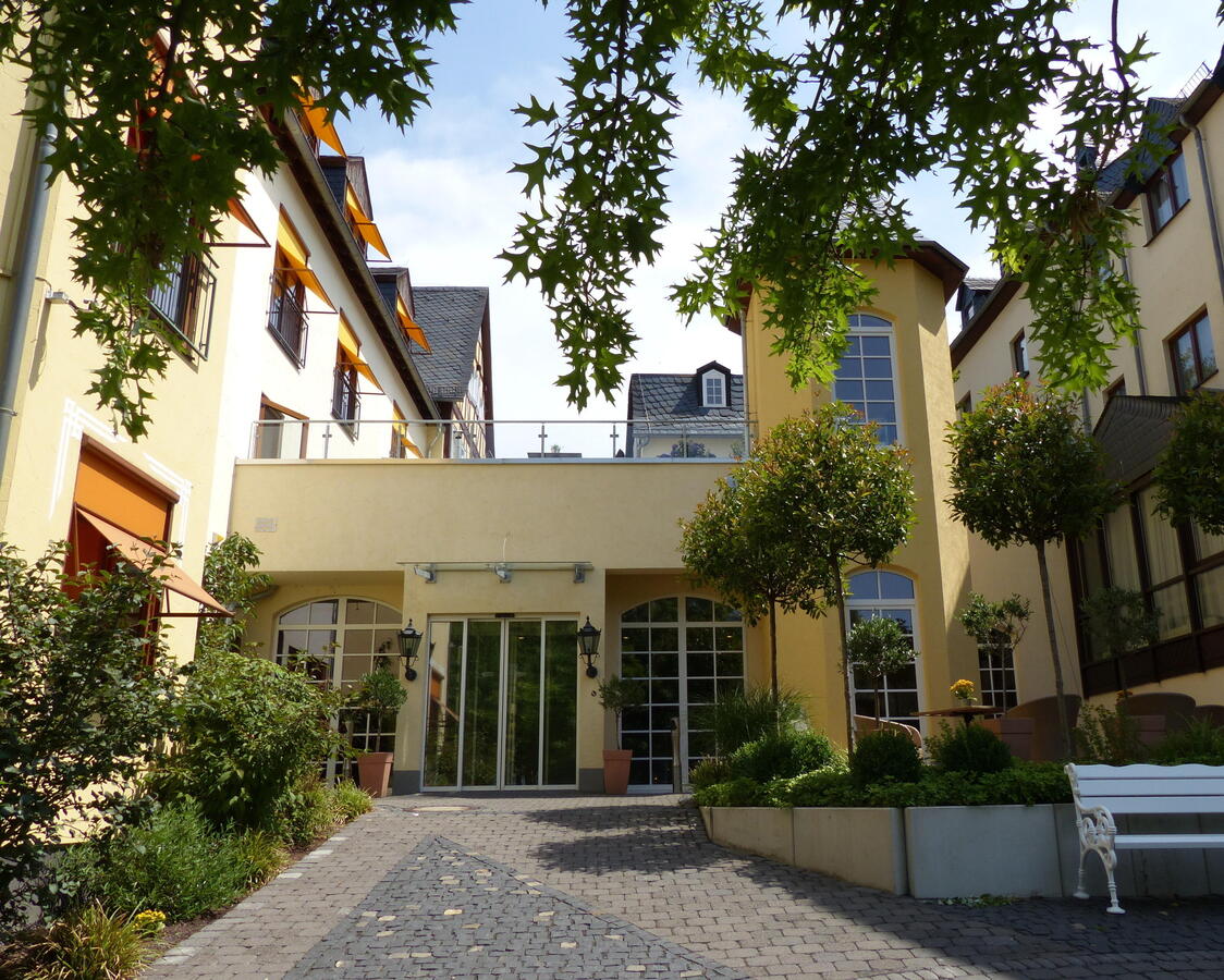 Entrance of the the 4-star hotel Ringhotel Nassau-Oranien in Limburg/Hadamar
