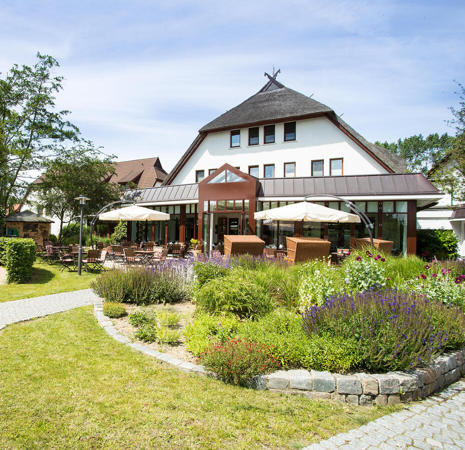 Located just 900 meters away from beach lies the 4-star hotel Ringhotel Warnemuender Hof in Rostock-Warnemuende