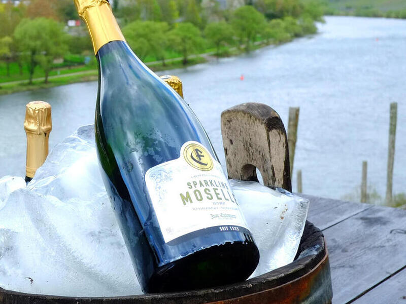 Sparkling Wine put on ice at the Ringhotel Boemers Moselland, 3-star-superior hotel in Alf/Mosel