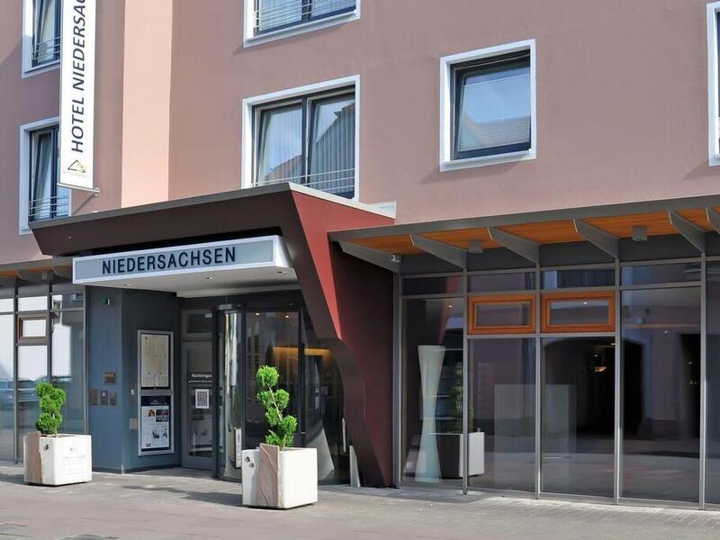 Entrance of the 4-star Ringhotel Niedersachsen in Hoexter