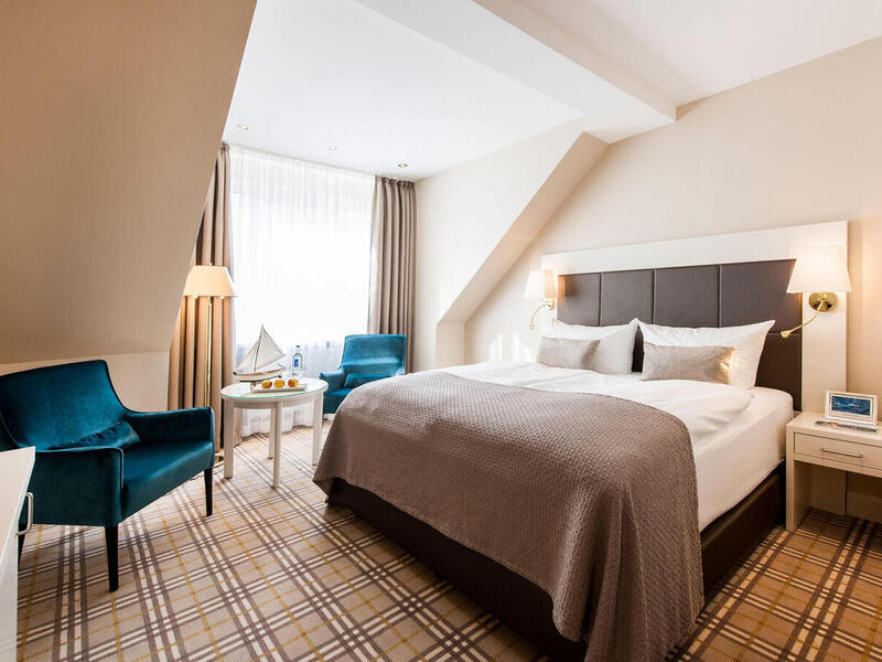 Comfortable, wide double bed ensures restful sleep in the 4-star hotel Ringhotel Birke in Kiel