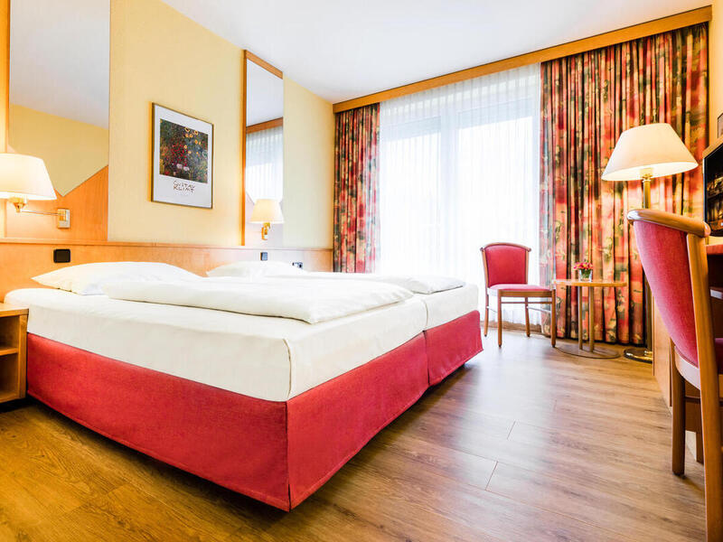 Well equiped rooms in the 4-star Ringhotel Residenz Alt Dresden in Dresden