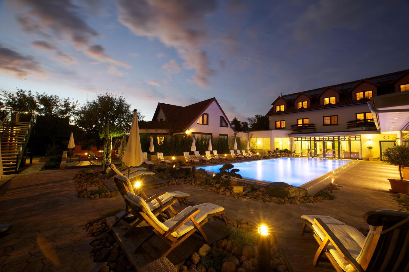 Heated outdoor swimming pool at the 4-star hotel Ringhotel Zum Stein in Woerlitz