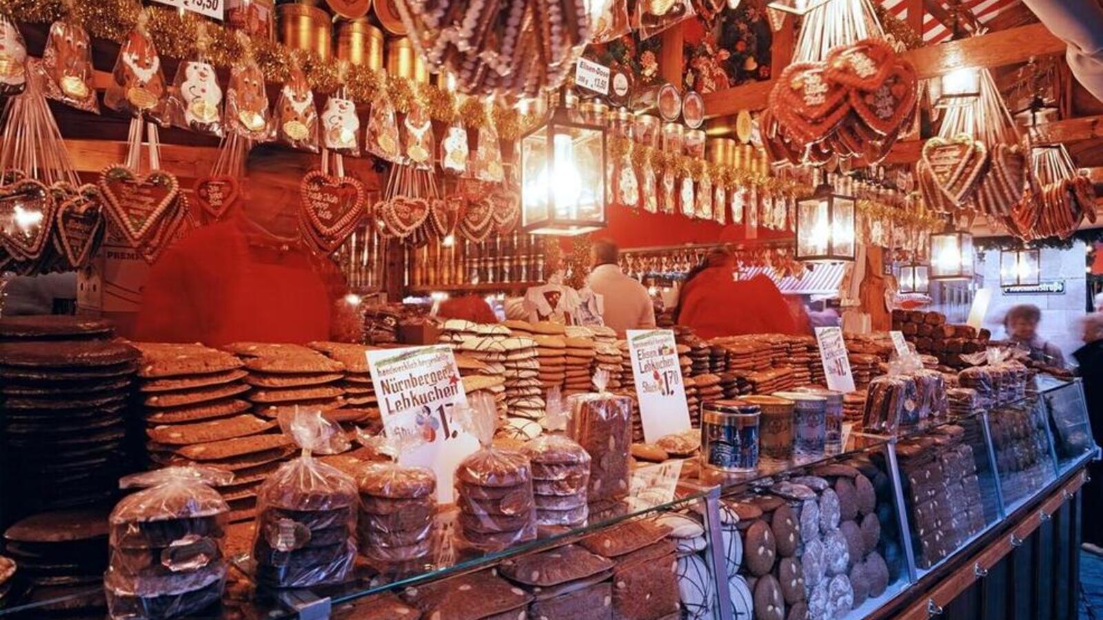 Stall with gingerbread cookies at the Nuremberg Christmas Market 
