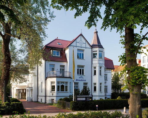 The 4-star-superior hotel Ringhotel Strandblick in Kuehlungsborn is wonderful surrounded by the Mecklenburg bay 