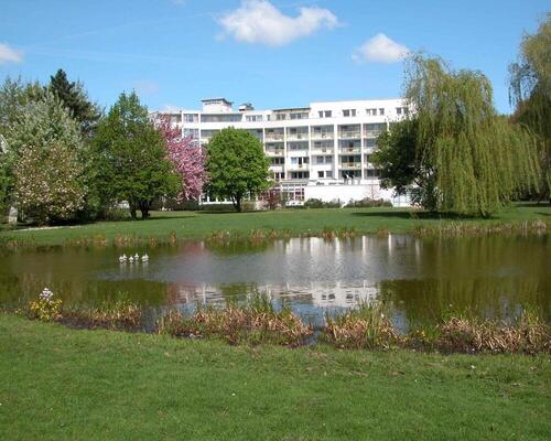 The modern conference and spa hotel, the 4-star hotel Ringhotel Am Stadtpark in Luenen is located centrally, yet quietly