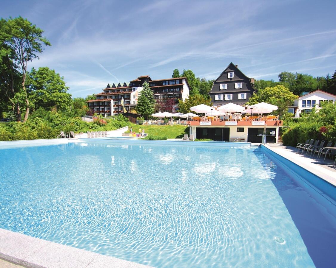 The 4-star-superior hotel Ringhotel Siegfriedbrunnen in Grasellenbach is situated in the green heart of the Unesco Geopark Nibelungenland